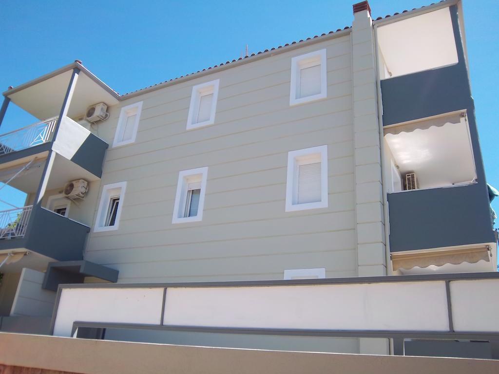 Milos Apartments Áfitos Exterior foto