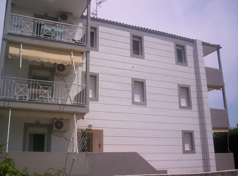 Milos Apartments Áfitos Exterior foto