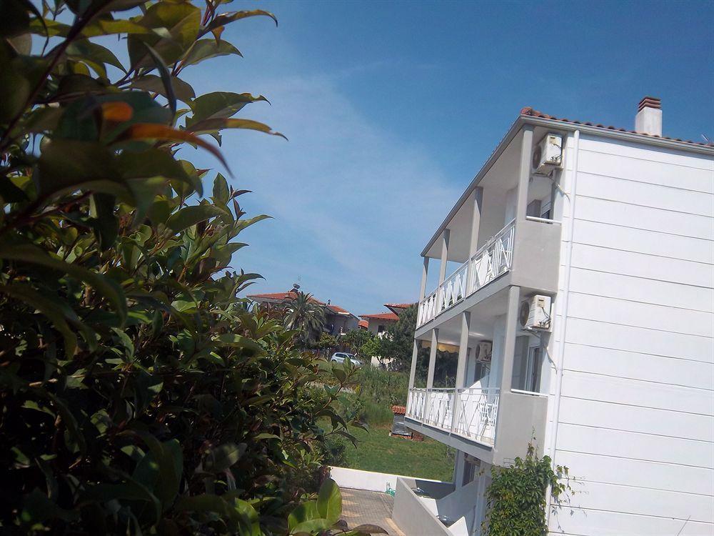 Milos Apartments Áfitos Exterior foto