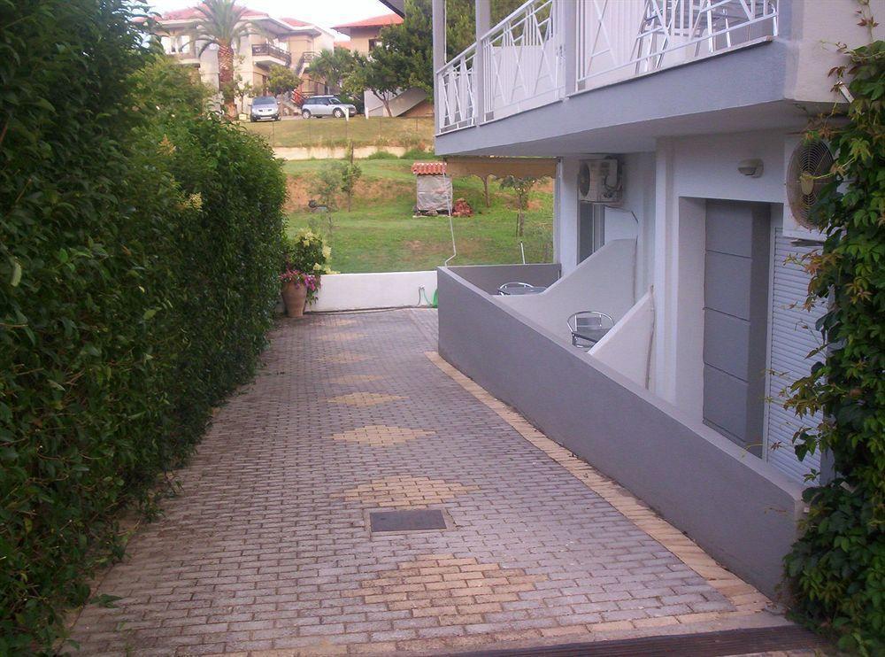Milos Apartments Áfitos Exterior foto
