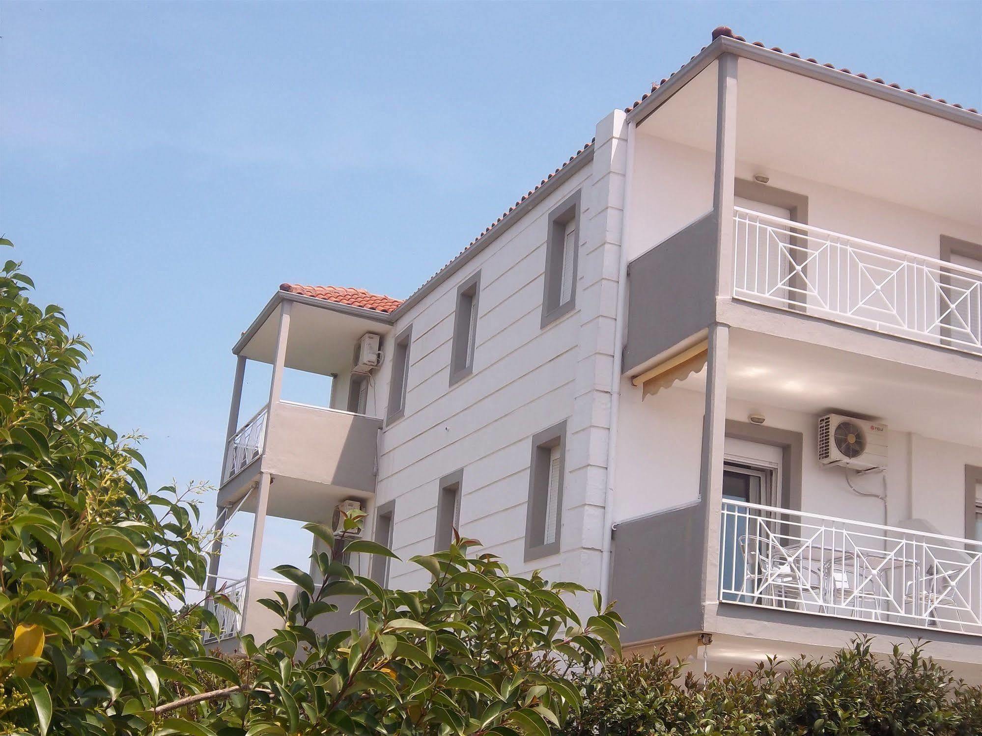 Milos Apartments Áfitos Exterior foto