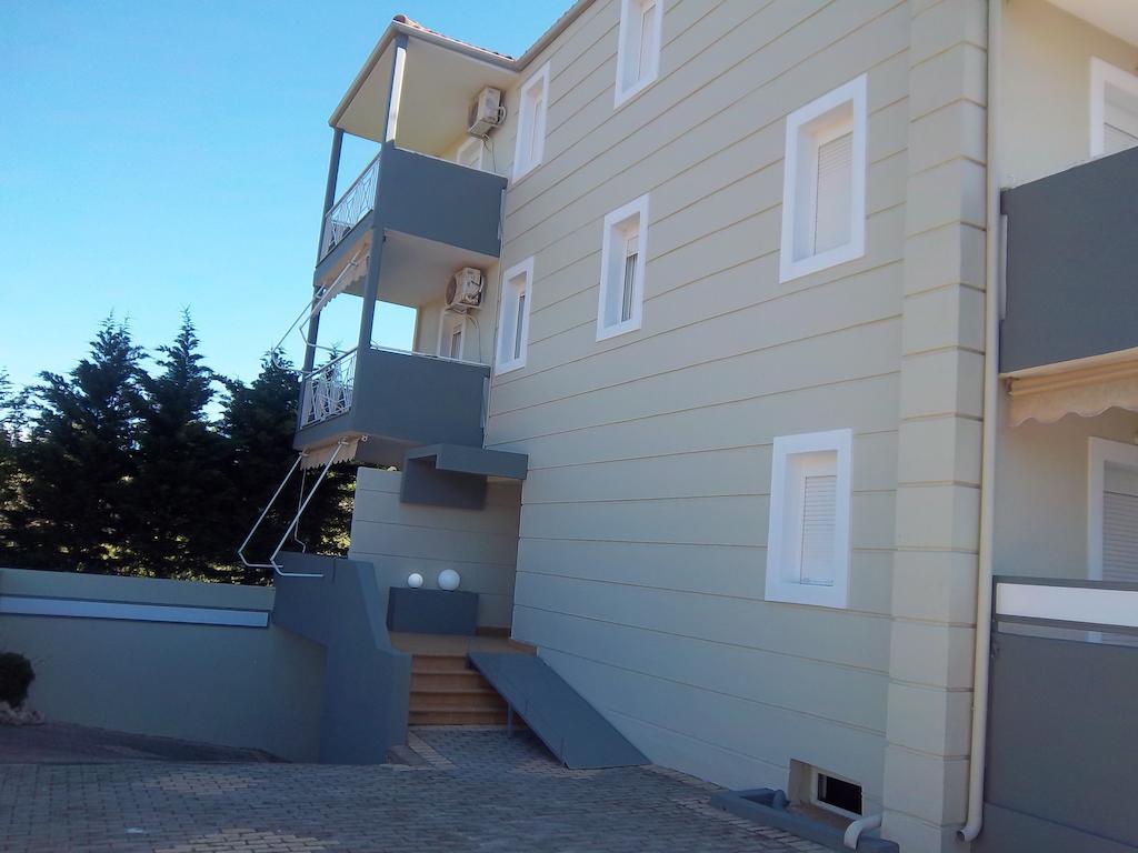 Milos Apartments Áfitos Exterior foto