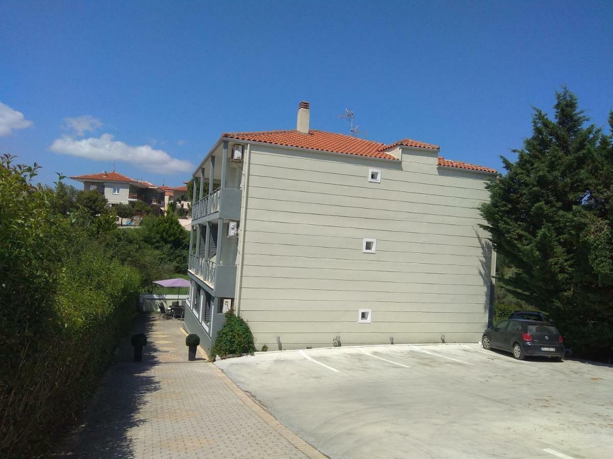 Milos Apartments Áfitos Exterior foto